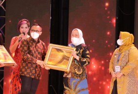 Sukses Realisasikan Pendapatan Daerah Tertinggi, Pemkab Bojonegoro Terima Penghargaan Dari Kemendagri