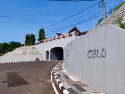 Sepi Pengendara, Underpass GKB Jadi Sasaran Vandalisme