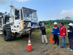 Kepala SKK Migas Kunjungi Area Perekaman Data Seismik 2D Vibroseis Sub-Vulkanik Jawa di Pasaruan