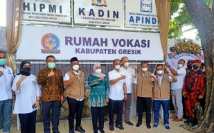 Tekan Pengangguran, Rumah Vokasi Kadin Gresik Diresmikan Gubernur Khofifah