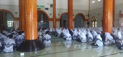 Was-was, Ratusan Guru Honorer di Ponorogo Gelar Doa Bersama