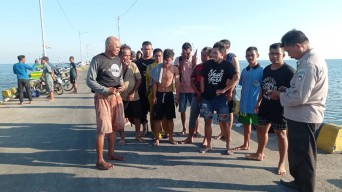 14 ABK KM Fajar Nusantara Yang Terbalik Berhasil Diselamatkan