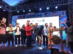 Dorong Pertumbuhan Ekonomi CitraLand Surabaya Gelas Festival UMKM