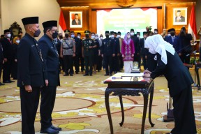 Usai Adhy Karyono Dilantik Jadi Sekda, Khofifah Langsung Pimpin Rakor Bersama OPD