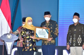 Bupati Lamongan Dinobatkan Sebagai Pembina Koperasi Terbaik di Jawa Timur