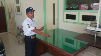 Satpam Proyek Temukan Bayi Cantik Di Depan Pintu UGD Puskesmas Campurdarat Tulungagung