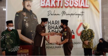 Peringati Hari Bhakti Adhyaksa, Kejari Bojonegoro Gelar Baksos di Ponpes KH Anwar Zahid
