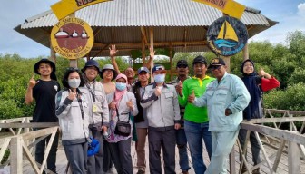 Smelting Tinjau Perkembangan Mangrove Pangkah Kulon