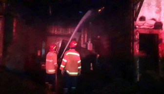 Pabrik Kaliandra Merah di Menganti Gresik Terbakar