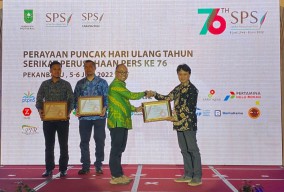 PT Smelting Terima Penghargaan Korporasi Terpopuler dari Serikat Penerbit Surat Kabar