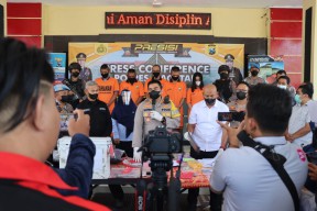 Kenalan Lewat Aplikasi, Warga Surabaya Tipu Wanita Ngawi di Magetan