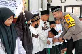 Peringati Tahun Baru Islam, Polres Jombang Santuni Belasan Anak Yatim