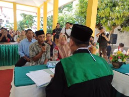 Ikuti Nikah Massal, 39 Pasutri di Ponorogo Akhirnya Punya Buku Nikah