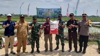 Petrokimia Gresik Dukung TNI AD Manfaatkan Lahan Tidur Untuk Penanaman Padi di Kabupaten Ngawi