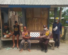 Tingkatkan Pam Swakarsa, Unit Binmas Polsek Ngunut Rutin Sambangi Poskamling