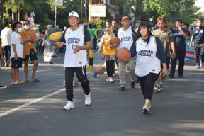 Kampanyekan Olahraga Basket, Ratusan Pebasket Lamongan Gelar Aksi Dribbel Bola