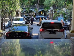 Rencana pembelian Mobil Operasional Bupati dan Wabup Gresik Disebut Batal, Benarkah?