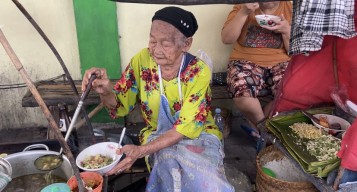 Usia Hampir Satu Abad, Nenek Sainem Masih Ingin Seperti 20 Tahun