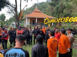Pencarian Pendaki Gunung Lawu Hilang Saat Ritual, SAR Temukan Sabuk di Gua