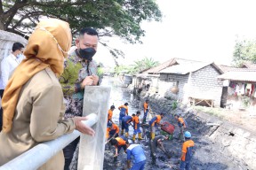 Tumpukan Sampah Sebabkan Banjir di Gresik Kota, Bupati Gus Yani Ajak Masyarakat Bersama-sama Menjaga Lingkungan
