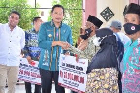 Kurangi Jumlah RTLH di Lamongan, 371 Penerima Manfaat Program BSPS Terima Bantuan