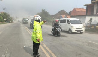 Satlantas Polres Gresik Terapkan Contraflow dan Jalur Alternatif, Untuk Antisipasi Imbas Pengecoran di Duduksampeyan 