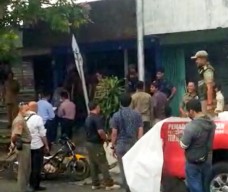 Jualan Miras di Depan Kantor Kecamatan Prigen, Ratusan BB Diamankan