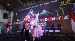 Gubernur Khofifah Bersama Sanggar Merah Putih Buka Pasar Seni Lukis Indonesia 2022