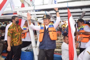 Gelar Petik Laut, Warga Desa Lohgung Lamongan Wujudkan Ungkapan Rasa Syukur