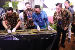 Wow! Bandeng Pepes di Gresik Pecahkan Rekor MURI, Panjangnya 1,4 Kilometer!