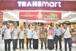 Wabup Gresik Kampanyekan Diet Kantong Plastik di Transmart Icon Mall