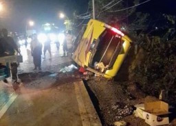 Laka Lantas di Gresik Minibus Terguling, 1 Orang Meninggal Dunia, Begini Kronologinya