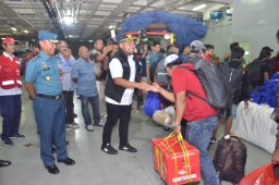 Sembilan Hari Tanpa Kapal Karena Cuaca, 595 Warga Bawean Akhirnya Bisa Menyeberang