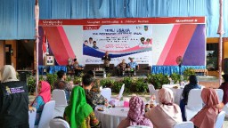 Dinas Koperasi dan UMKM Jombang Gandeng Unipdu Bagikan Sertifikat Halal ke Pelaku Usaha