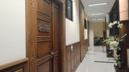 Gedung DPRD Jatim Sepi Pasca OTT, Paripurna Batal hingga Pilih Ngurusin Kucing