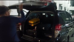 6 Jam Geledah Ruang Fraksi dan Komisi DPRD Jatim, Penyidik KPK Seret 3 Koper