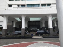 KPK Geledah Komplek Kantor Gubernur Jatim