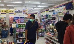 Selain Ritel Modern, Toko Kelontong di Gresik Akan Dilarang Sediakan Kantong Plastik