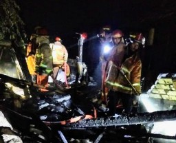 Lagi Enak Tidur, Warga di Gresik Rugi Ratusan Juta Karena Rumahnya Kebakaran