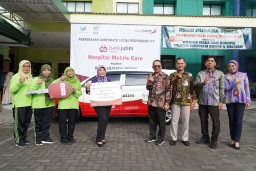 Tingkatkan Kecepatan Layanan Emergency, BUMD Pemprov Jatim Ini Salurkan Hospital Mobile Care