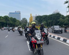 Jajal Kenyamanan CB150X, Bikers Honda Keliling Kota Pahlawan