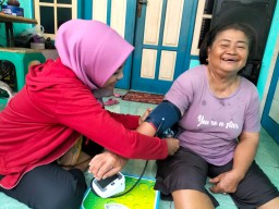 Kader PDIP Peduli Kesehatan Lansia