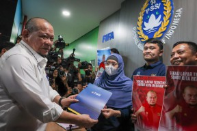 La Nyalla Serahkan Berkas Pencalonan Ketum PSSI