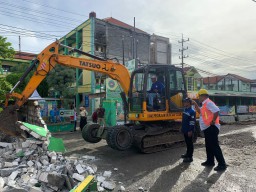 Waspada Kemacetan, 120 Kios Sepanjang Jalan Raya Manyar Gresik Dirobohkan Hari Ini
