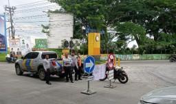 Jalan Morowudi dan Boboh di Gresik Masih Banjir, Kendaraan Berat Harus Masuk Tol KLBM