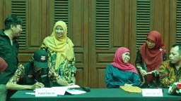 Pemilu 2024, Gubernur Jatim Mengawali Coklit di Rumah