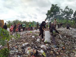 Komitmen Tuntas Kelola Sampah, Pemkab Bojonegoro Gelar Bersih-bersih Sampah di Sumuragung
