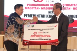 Pembangunan Gapura Perbatasan Kabupaten Magetan Pakai CSR Bank