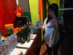 Miris, Warung di Tengah Kota Gresik Ini Sediakan Miras Saat Ramadan