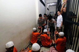 Kapolres Gresik Buka Bersama Tahanan, Ini Tujuannya